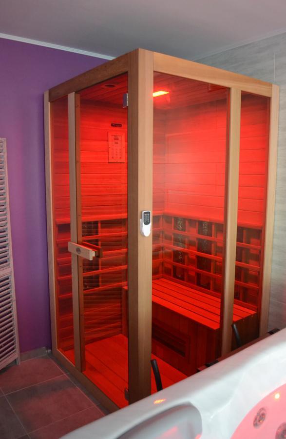 Au Coeur Du Bien-Etre, Chalet Avec Piscine Chauffee Et Couverte, Spa, Sauna, Massages Monteaux Exterior photo